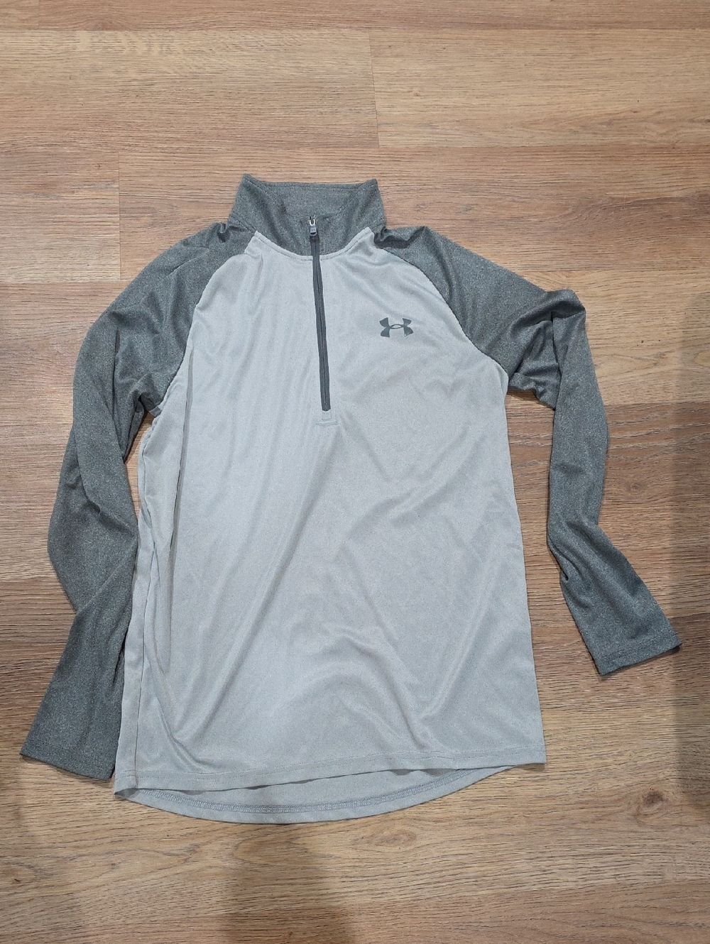 Under Armour Light Gray and Dark Gray 1/4 Zip Training Top - Picture 1 of 2